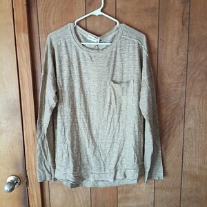 New In Brown Long Sleeve Pullover Top Women’s Size L Lightweight Casual NWT